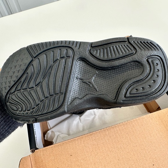 New Jordan black kids 8 c ( final sale no return ) - Picture 3 of 6